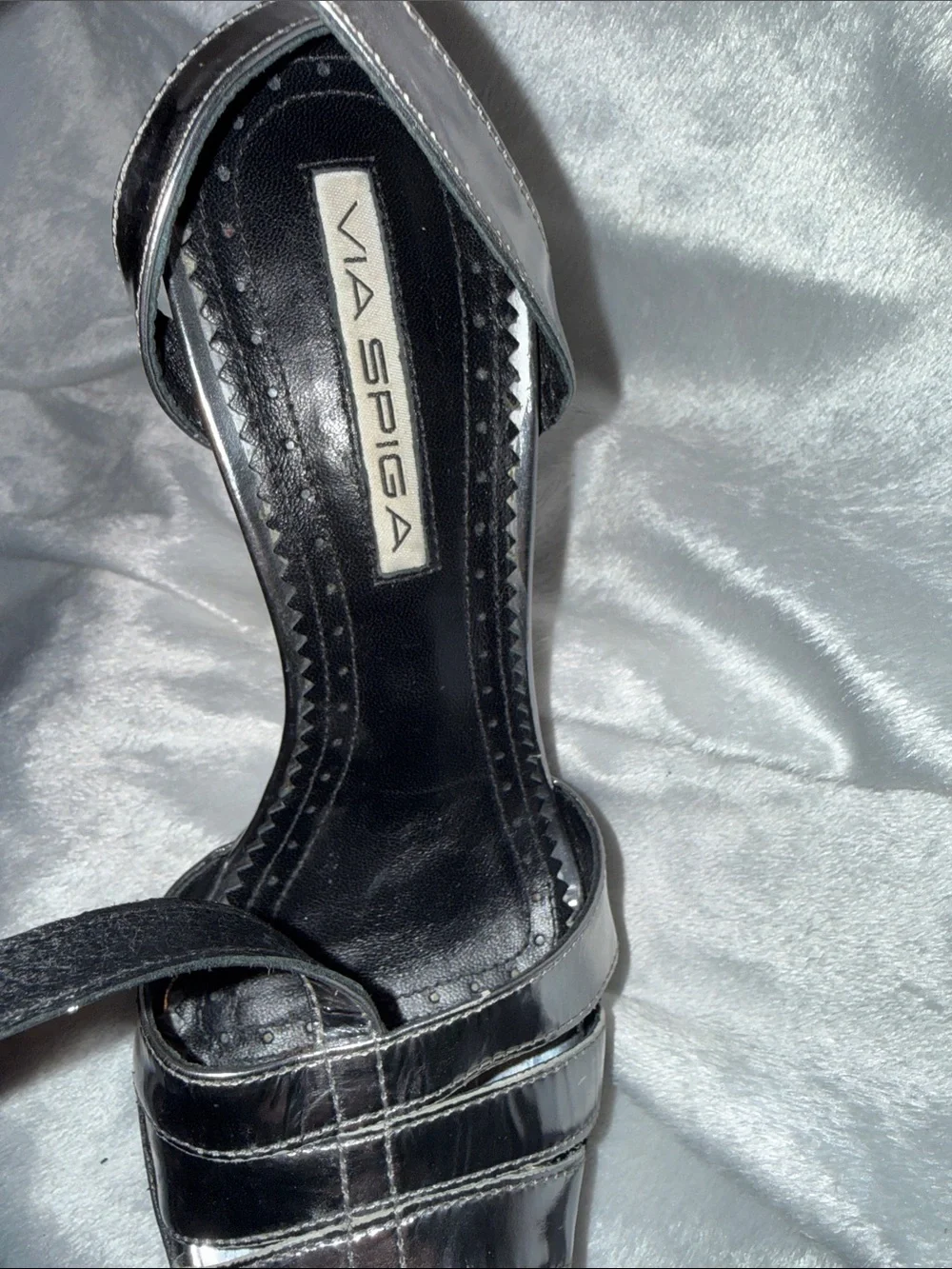 NWOT Via Spiga Metallic Leather Silver T-Strap Heels